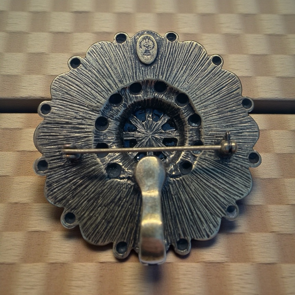 Signed Premier Black & Gold Statement Brooch/Necklace w Pin/Magnetic Closure - Picture 3 of 9